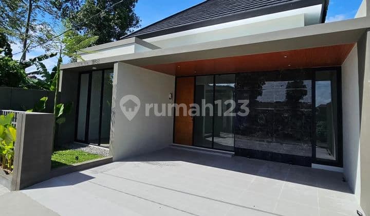 Beautiful House New Building Strategically Located Near Budi Mulia Dua Tajem School