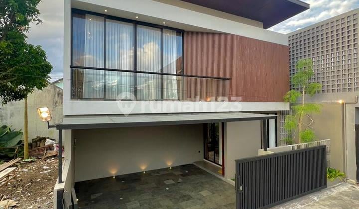 Rumah Baru di Area Stadion Maguwoharjo Lengkap IMB Full Furnish