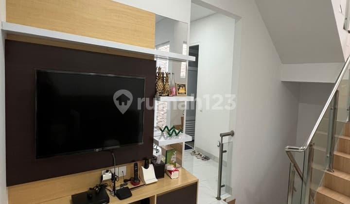 Rumah Cantik Furnished Jakarta Barat Bagus Di Taman Ratu Shm
