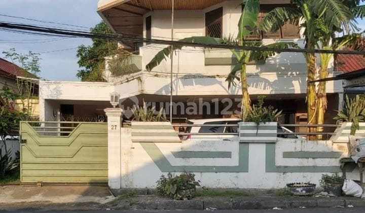 Hook House, Spacious Rooms, Many, Suitable for Investment in Central Jakarta