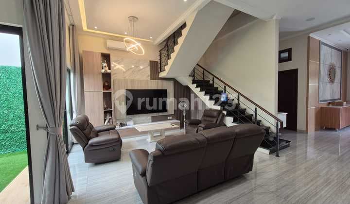 Luxury House with Many Multipurpose Rooms in West Jakarta Furnished At Green Garden Residence, Green Garden