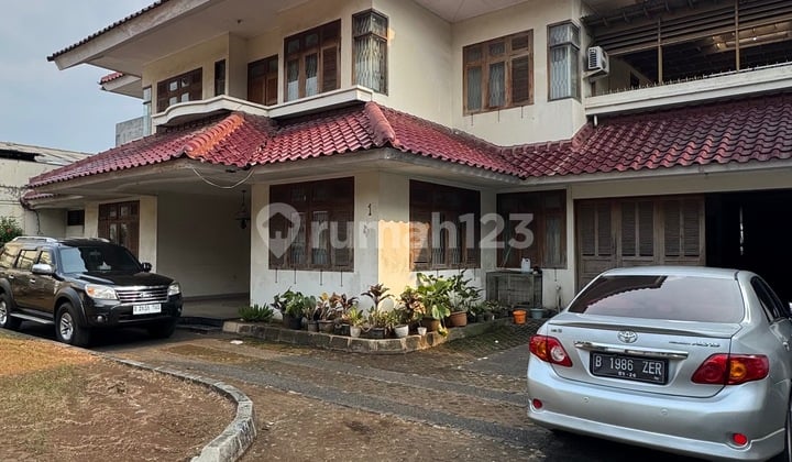Rumah Pinggir Jalan di Cirendeu Cocok untuk Kantor