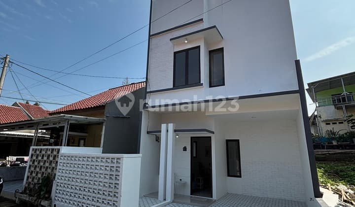 Miliki Rumah 2 Lantai Siap Huni Dekat Stasiun Depok Lama