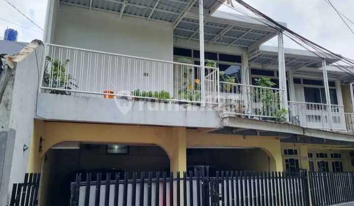 Rumah Kostan 3 Lantai di Daerah Cikini,Menteng Jakarta Pusat