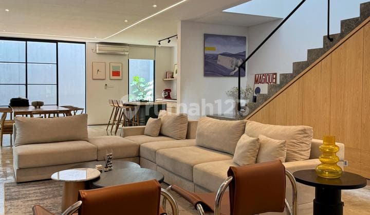 Rumah Baru Komplek, Lingkungan Tenang & Aman. Bintaro