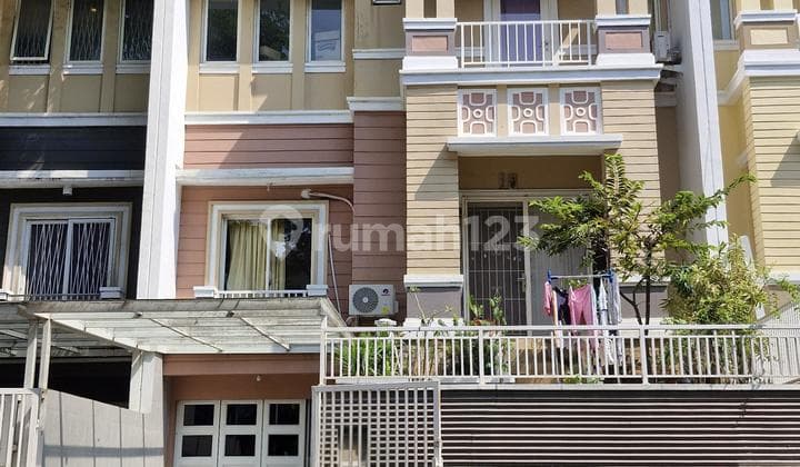 Town House Emerald 8x14, 3 Lantai, SHM, Siap Huni
