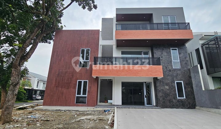 Brand New House Sutera Palmyra Alam Sutera, 3 Lantai, Posisi Hook Siap Huni
