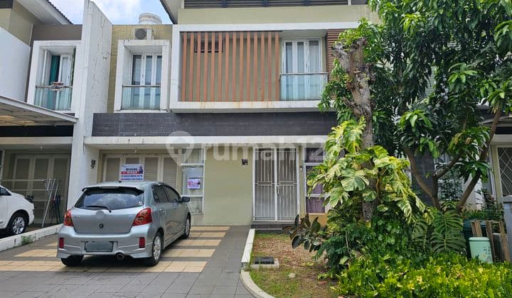 Rumah Dengan Row Besar Muat 4 Mobil di Gading Serpong