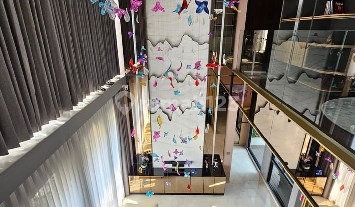 Rumah Mewah Full Furnish, Private Swimming Pool di Kawasan Premium Bsd City