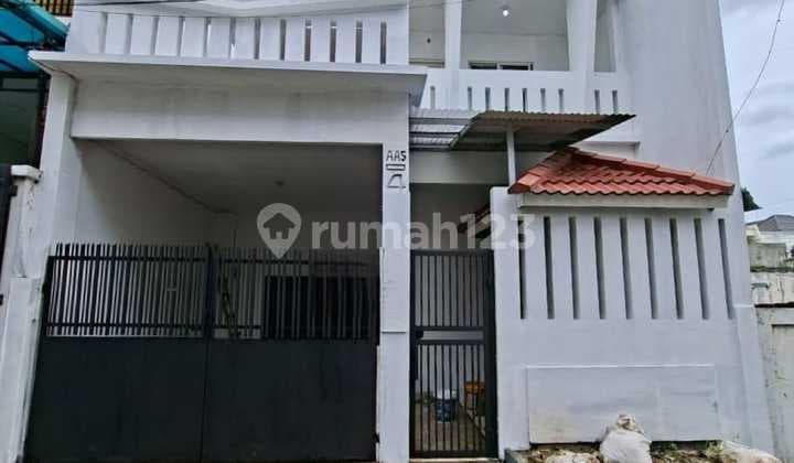 Dijual atau Disewa Rumah di Muara Karang 2.5 Lantai, SHM, Hadap Selatan