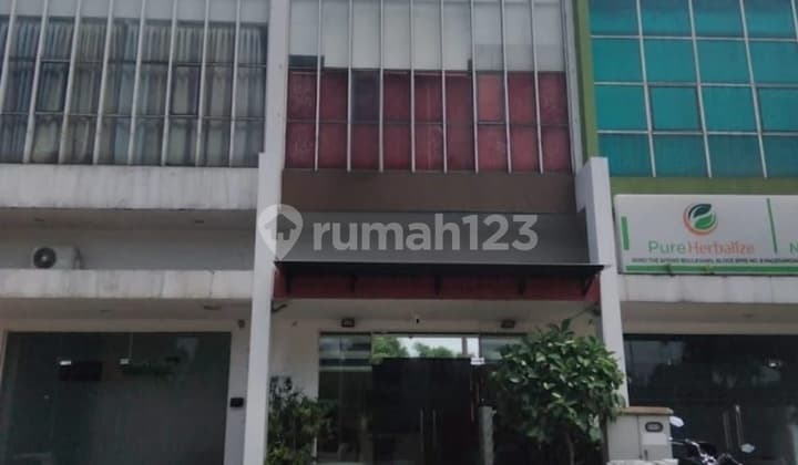 3-Storey Shop House Facing the Road at The Spring Gading Serpong, Neat and Ready to Use