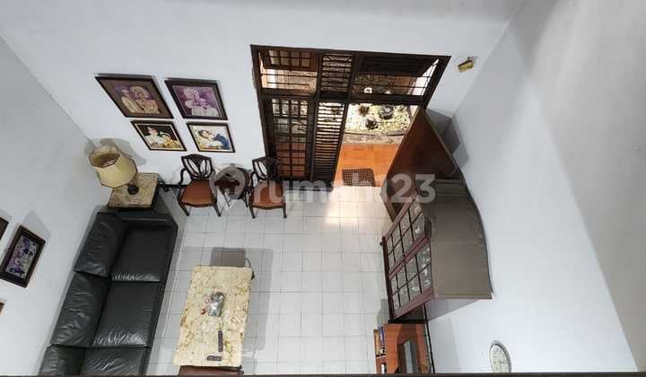 House on Proclamation Street Menteng, Hook Position, Freehold Certificate