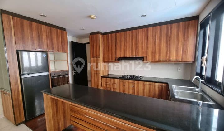 Strategic House With Private Pool and Five Bedrooms Modern Look SCBD