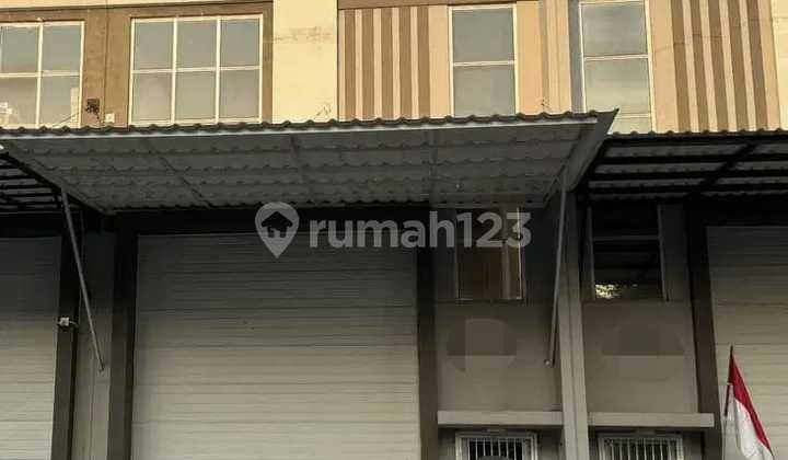 Gudang Brand New The Store Green Lake City