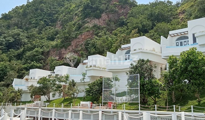 Villa Darat Cantik Hadap Laut Labuan Bajo