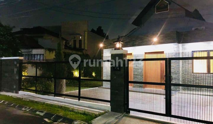 Beautiful House Spacious Garden Near Mall In Graha Raya Bintaro