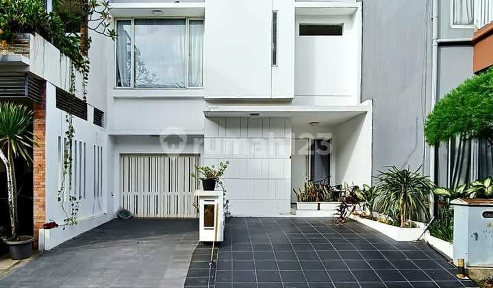 Rumah Semi Furnished SHM Dekat Mall di Bintaro