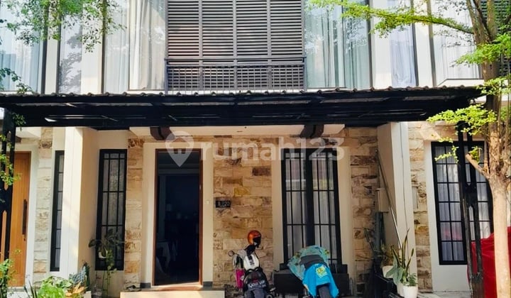 Rumah Turun Harga Semi Furnished Dekat Stasiun MRT di Rempoa