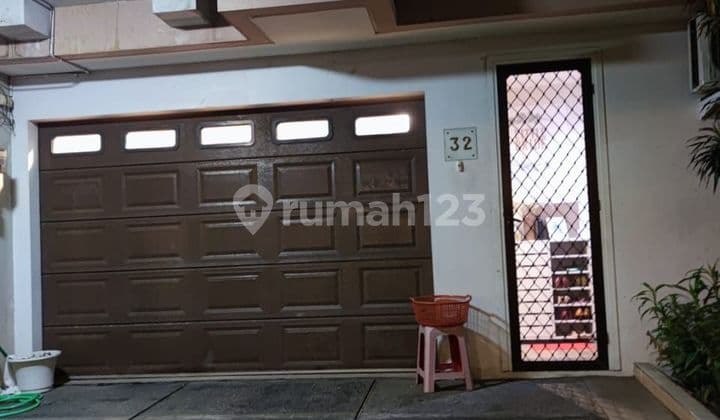 Springhill hadap lapangan golf , ada lift, tengah kota