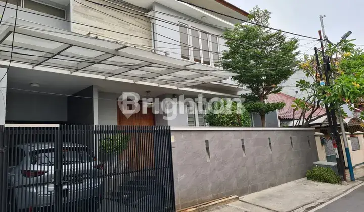 Modern Living At Its Best: Hunian Minimalis 2 Lantai Terawat Sempurna di Cempaka Putih Tengah