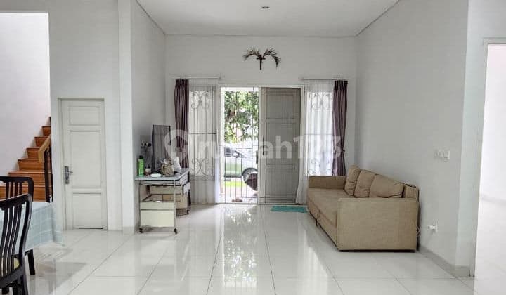 Neatly Furnished House in Crystal Summarecon Serpong Complete Facilities