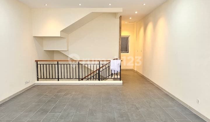 Ruko North Goldfinch in Gading Serpong, 3 Floors, Facing the Road, Suitable for Business