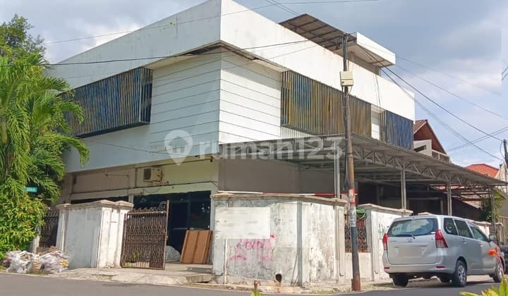 Dijual Rumah Besar 3 Lantai di Cilamaya Jakarta Pusat