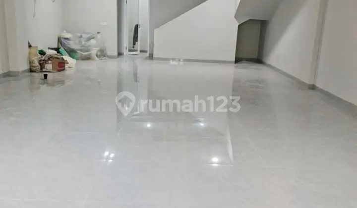 Sewa Ruko Baru 3,5 Lantai Strategis di Kebon Kawung Bandung Kota