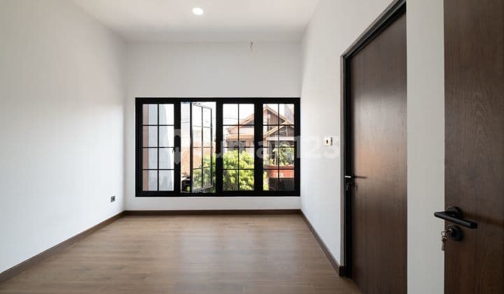 Di Jual Rumah Baru Siap Huni di Antapani