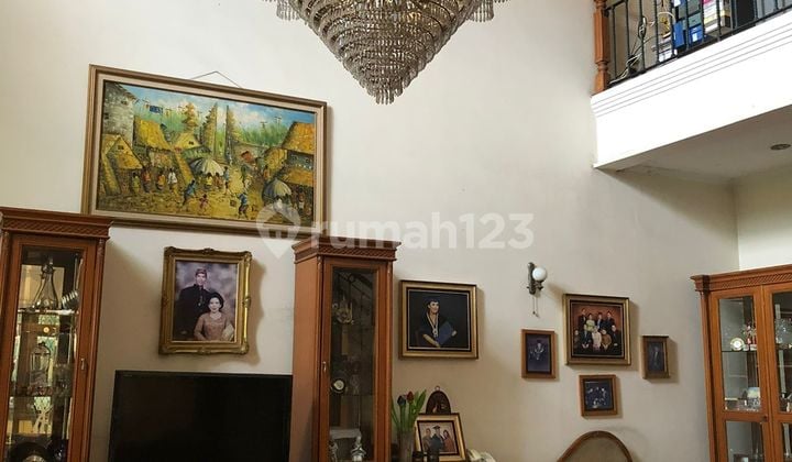 Furnished Large House on Jl Cijagra, Land Area 394m², 5+2 Bedrooms, Has Fitness Room, 2-Car Garage