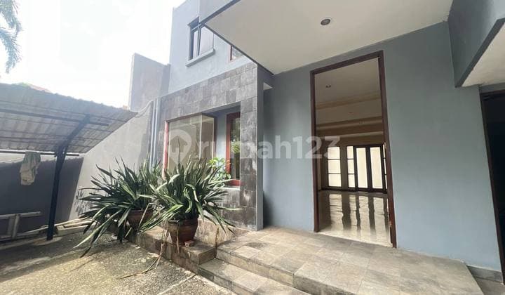 House in a Quiet and Strategic Location in Menteng, Suitable for a Silent Office