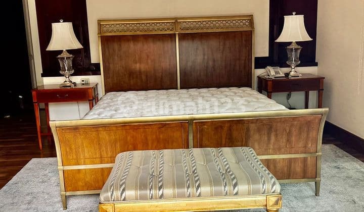 Fully Furnished House, with swimming pool, at Pakubuwono Residence