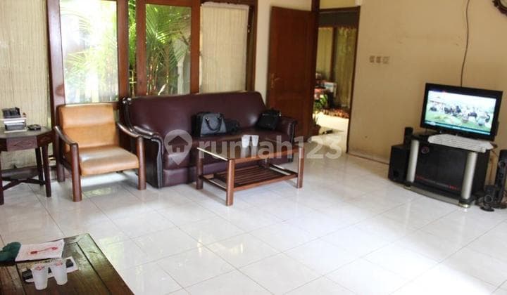 Rumah Dijual di Menteng, Sudah Shm, Murah