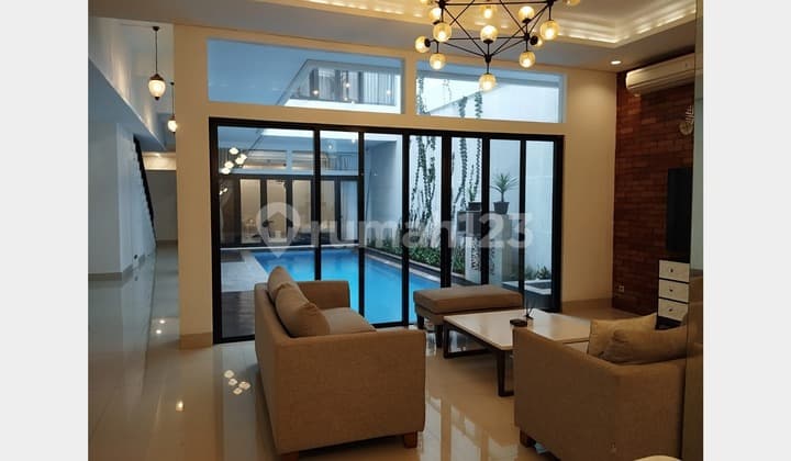 Rumah Bagus Modern Disewakan Furnished di Menteng, Jakarta Pusat