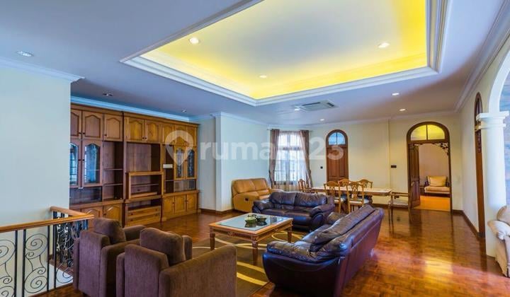 Beautiful House, with Pool, Quiet Location in Menteng