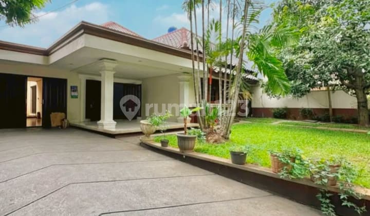 Dijual Rumah Tua Hitung Tanah di Menteng Lokasi Strategis