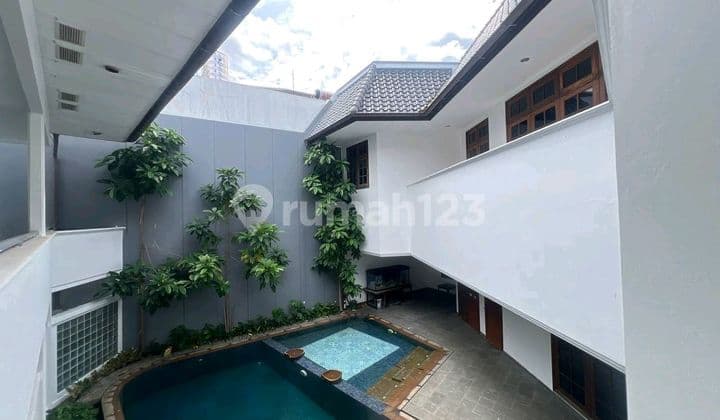 Rumah Disewakan Modern Semi Furnished Ex Kedubes Ada Kolam Renang Di Menteng, Jakarta Pusat