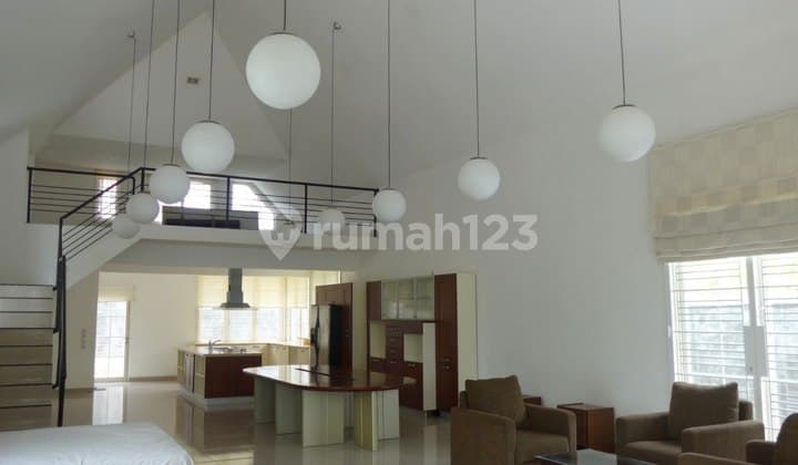 Rumah 2 Lantai Bagus Banyak Taman Fully Furnished SHM di Sentul, Bogor, Jawa Barat