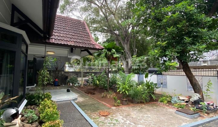Rumah Asri Menteng, Fully Furnished, Dekat ke Taman Surapati