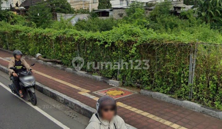 English translation:
Strategic Land Location on Jl. Gusti Ngurah Rai, Bali, Commercial Zone