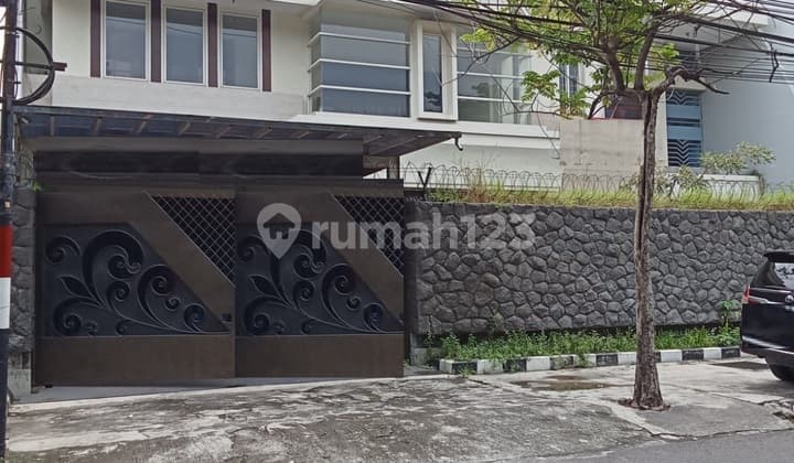 Dijual Rumah 2 Lantai Semi Furnish di Jemur Andayani Surabaya