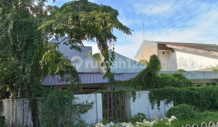 Dijual Rumah Lama Hitung Tanah SHM di Babatan Pantai Surabaya