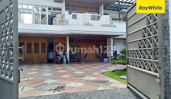 Dijual Rumah Pusat Kota di Jalan Cempaka Surabaya
