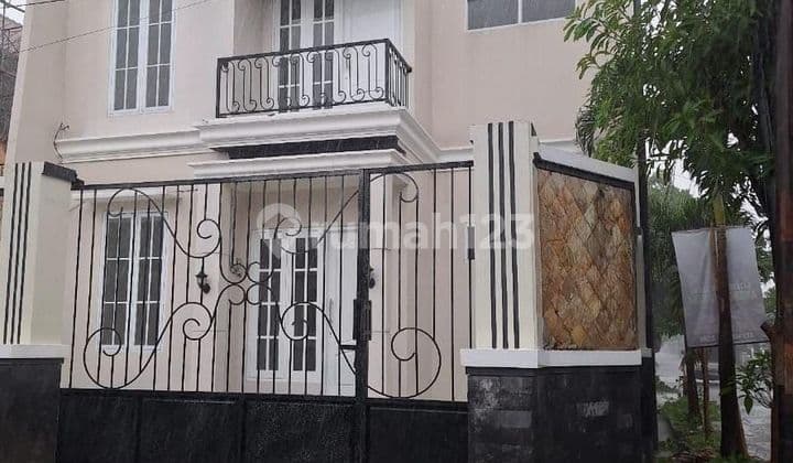 Rumah Mewah Minimalis Modern
2 Lantai ( Dengan Balkon )
