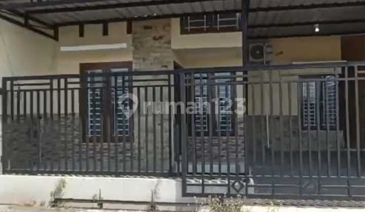 Rumah 1 Lantai Berpagar Minimalis Tengah Kota Solo
