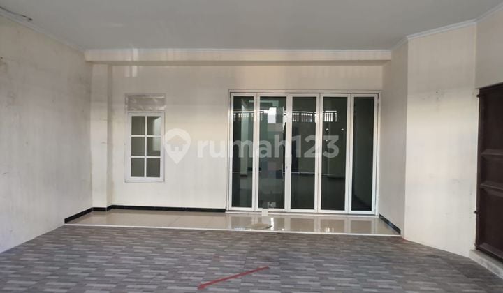 Rumah 2 Lantai Hook Tepi Jalan Bisa Untuk Usaha