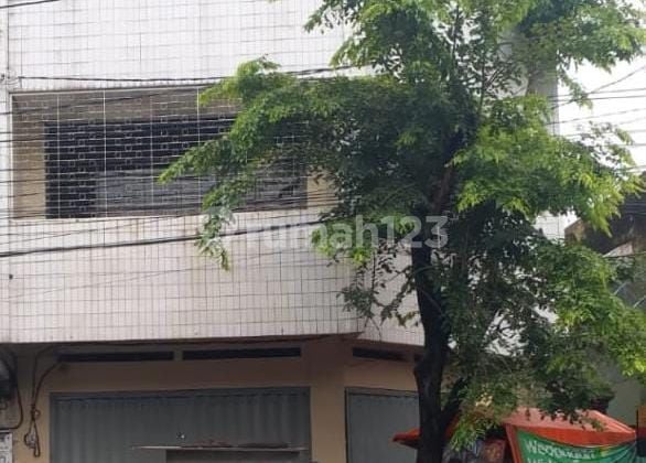 3-Story Shop House in Downtown Solo, Trading Area