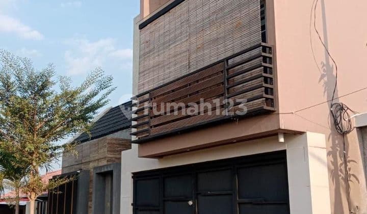 Rumah 2 Lantai Solo Baru
