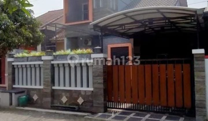 Rumah 3 Lantai Murah & Lokasi Strategis