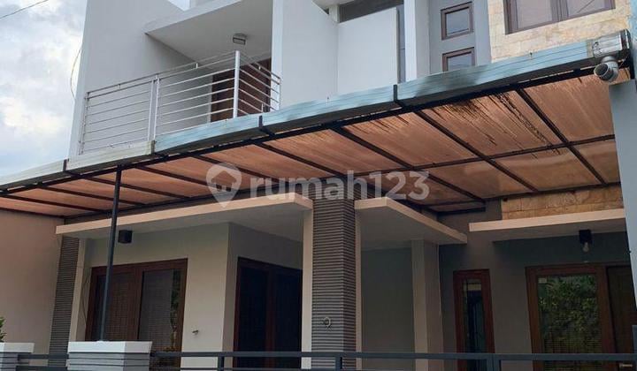 Rumah 2 Lantai Fullyfurnished Minimalis Modern + Balkon & Carport 1 Mobil + Teras Ber Canopy